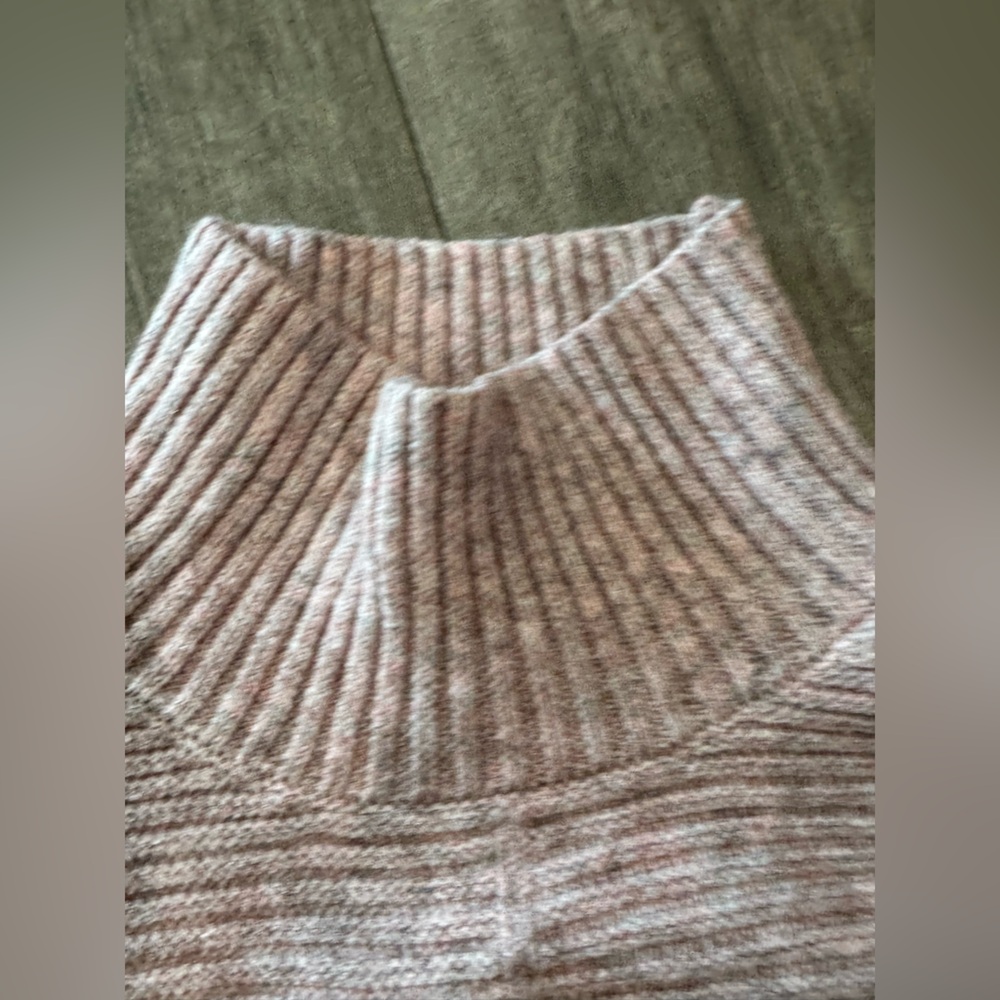 Sweet Romeo Blush Ribbed Knit Top - Picture 13 of 16